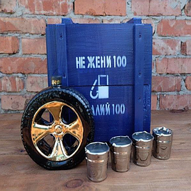 Колесо " Запаска" з чарками для алкоголю в дерев'яний ящик для подарунка автомобілісту.