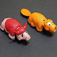 Игрушки из Киндер сюрприза - бык и бобёр.