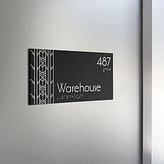 Акрилова табличка з номером двері та назвою компанії для офісу або готелю