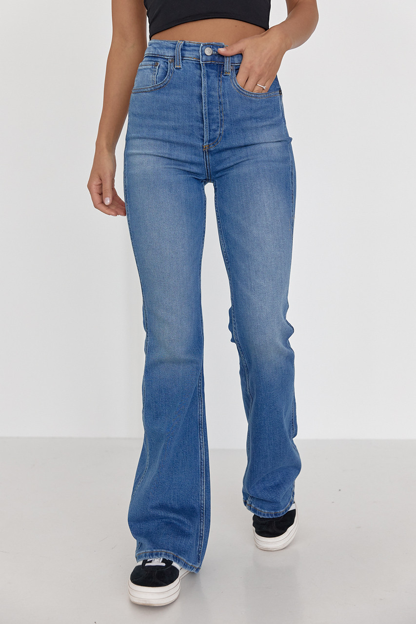 Жіночі джинси кльош із круглою кокеткою ззаду — джинс-колір, 25р (є розміри)