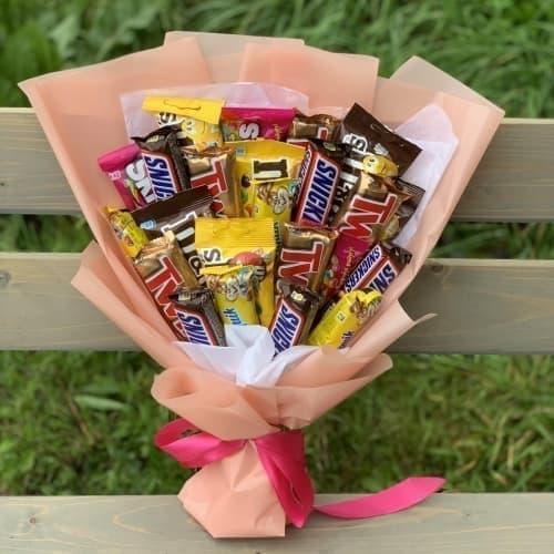 Букет з цукерок M&M’s, Skittles і шоколадних батончиків Снікерс, Марс оригінальний подарунок