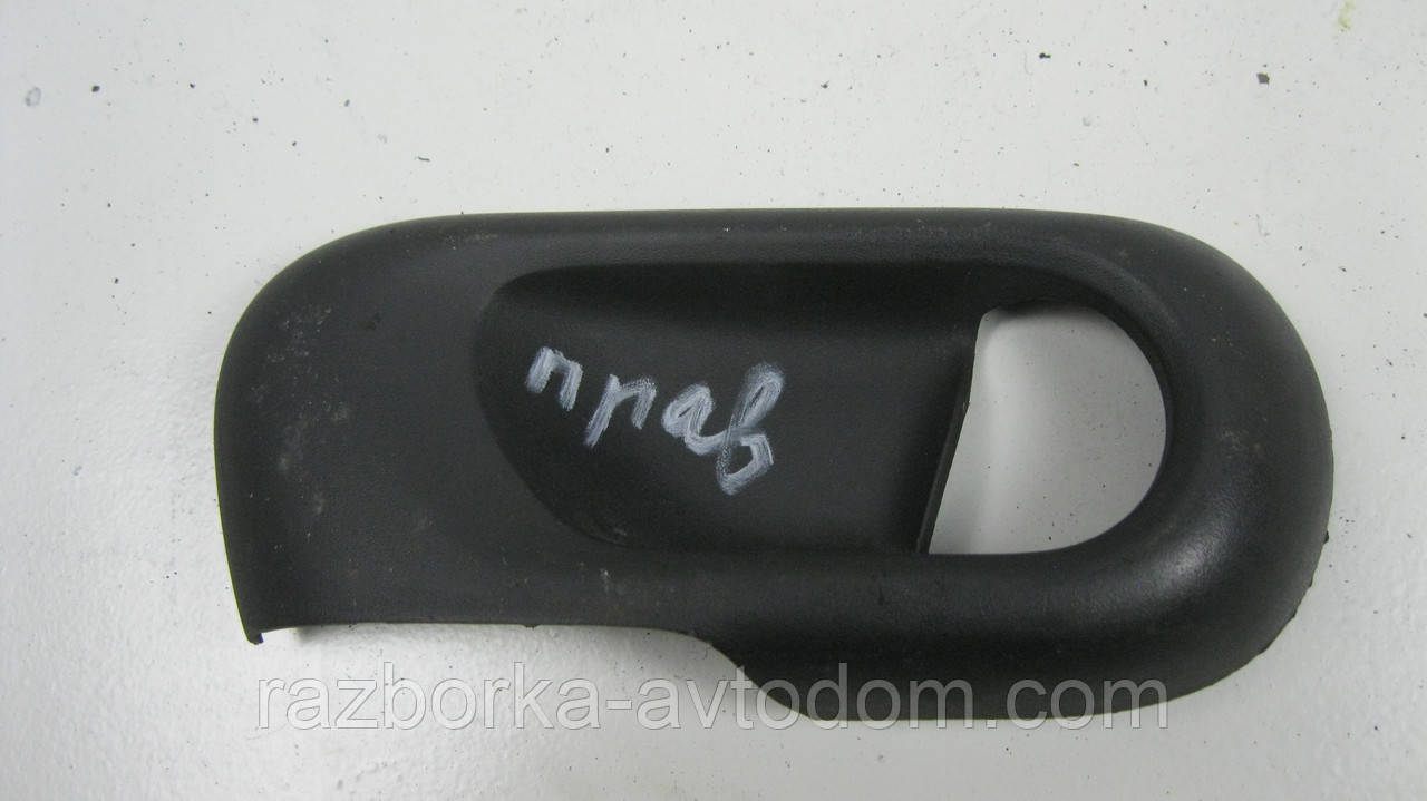 Накладка ручки передніх правих дверей внутрішня Opel Corsa C (2000-2012), Combo (2001-2011) OE:13106252