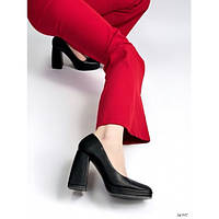 Классические женские туфли черного цвета на высоком квадратном каблуке