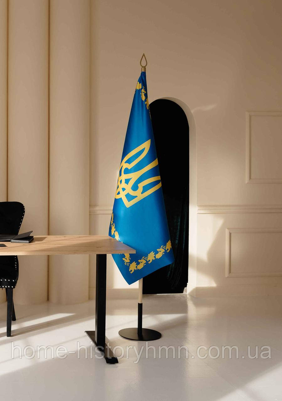 Набір для одного прапора, прапор України з Тризубом атлас 90х135см, тримач коло, держак 2 м, навершя "Крапля"
