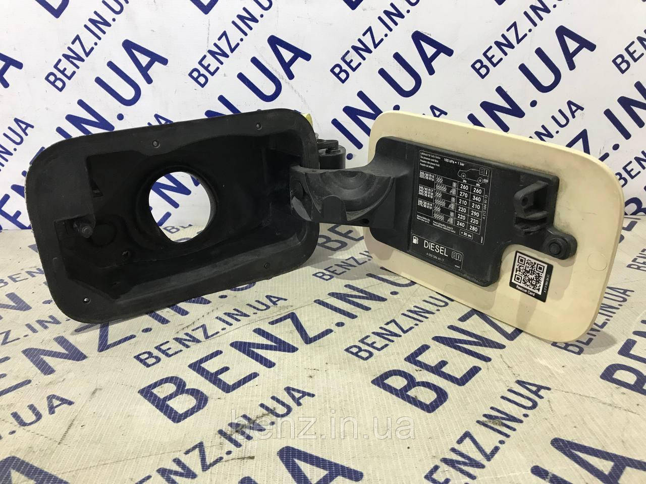 Лючок паливного бака Mercedes W212 A2126300000