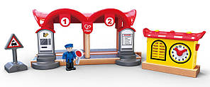 Набір для іграшкової залізниці Hape Залізнична станція (E3702)
