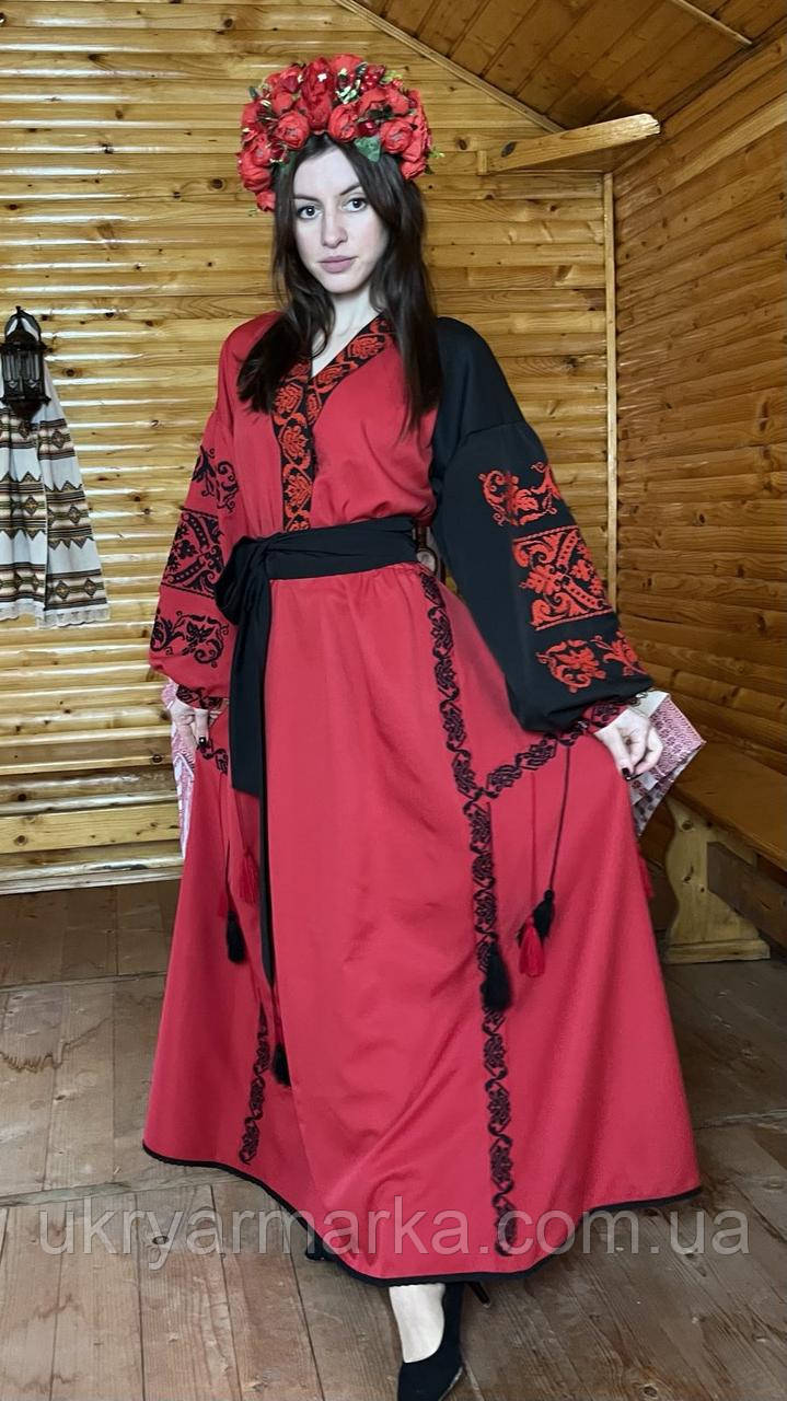 вишита сукня в червоно-чорних кольорах