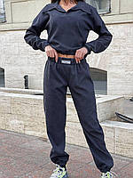Серый женский спортивный костюм из микровельвета: кофта с широким отложным воротником и штаны с нашивкой