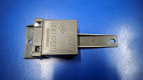 Блок управління склопідйомниками (реле) Renault Trafic, Opel Vivaro 2001-2006, 7700822928 (Б/У)