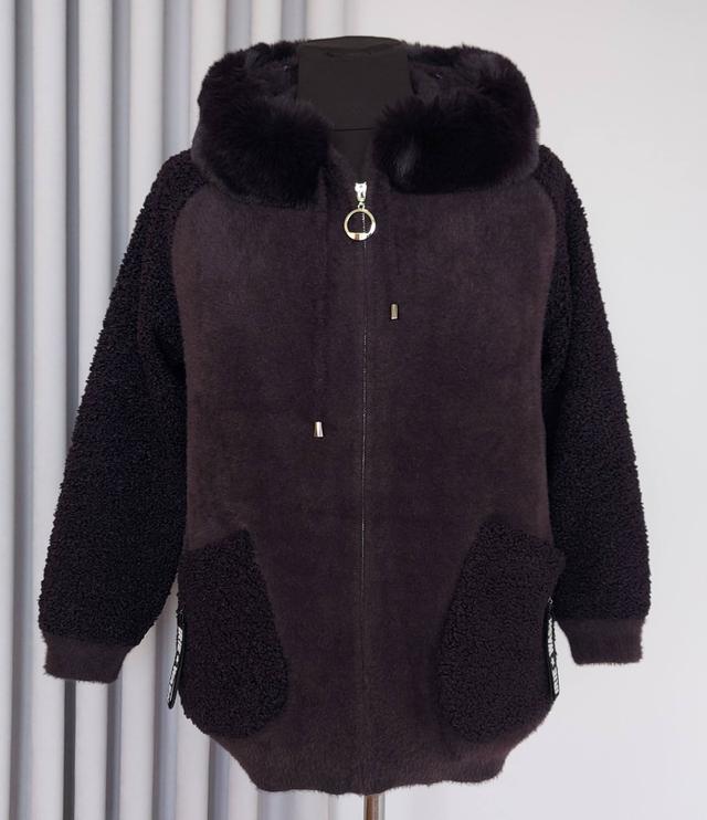 картинка женская куртка альпака с капюшоном на молнии
