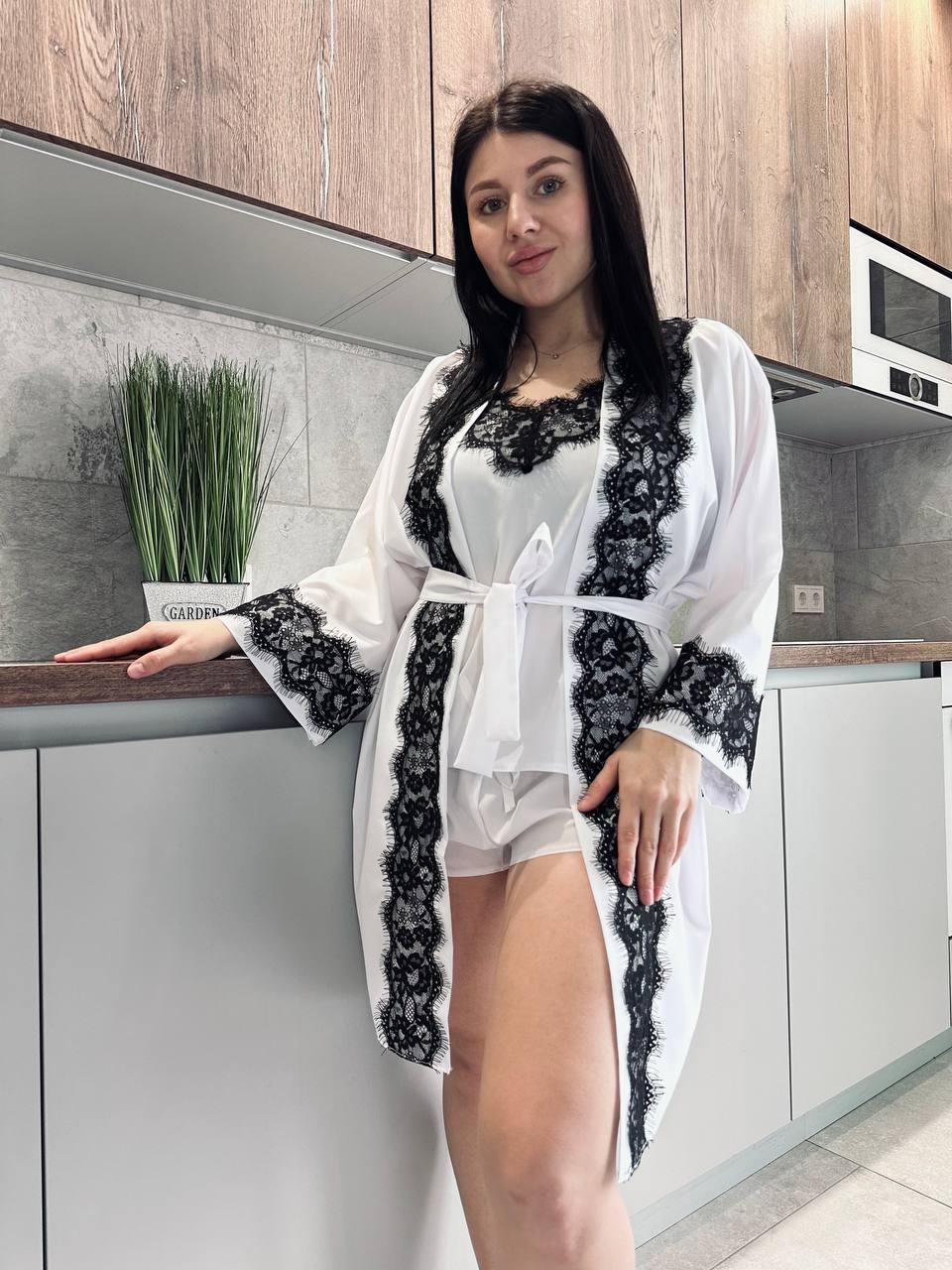 Білий халат і піжама комплект.