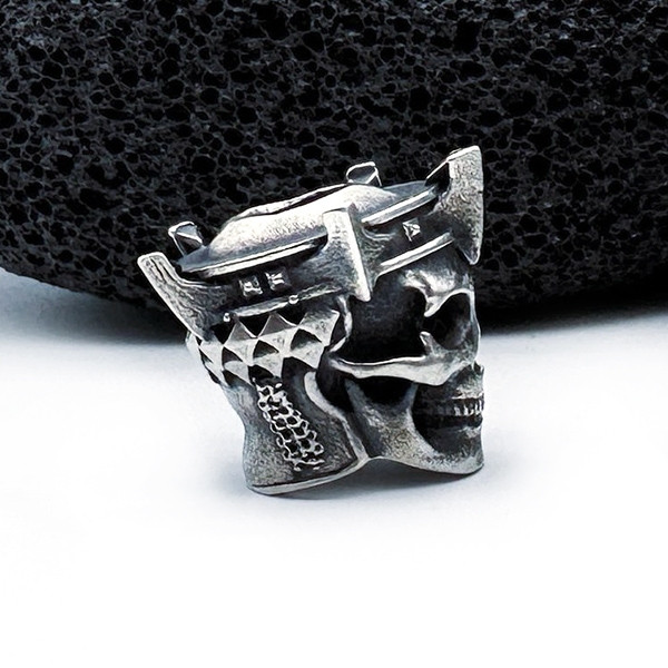 Бусина для темляка Череп Король