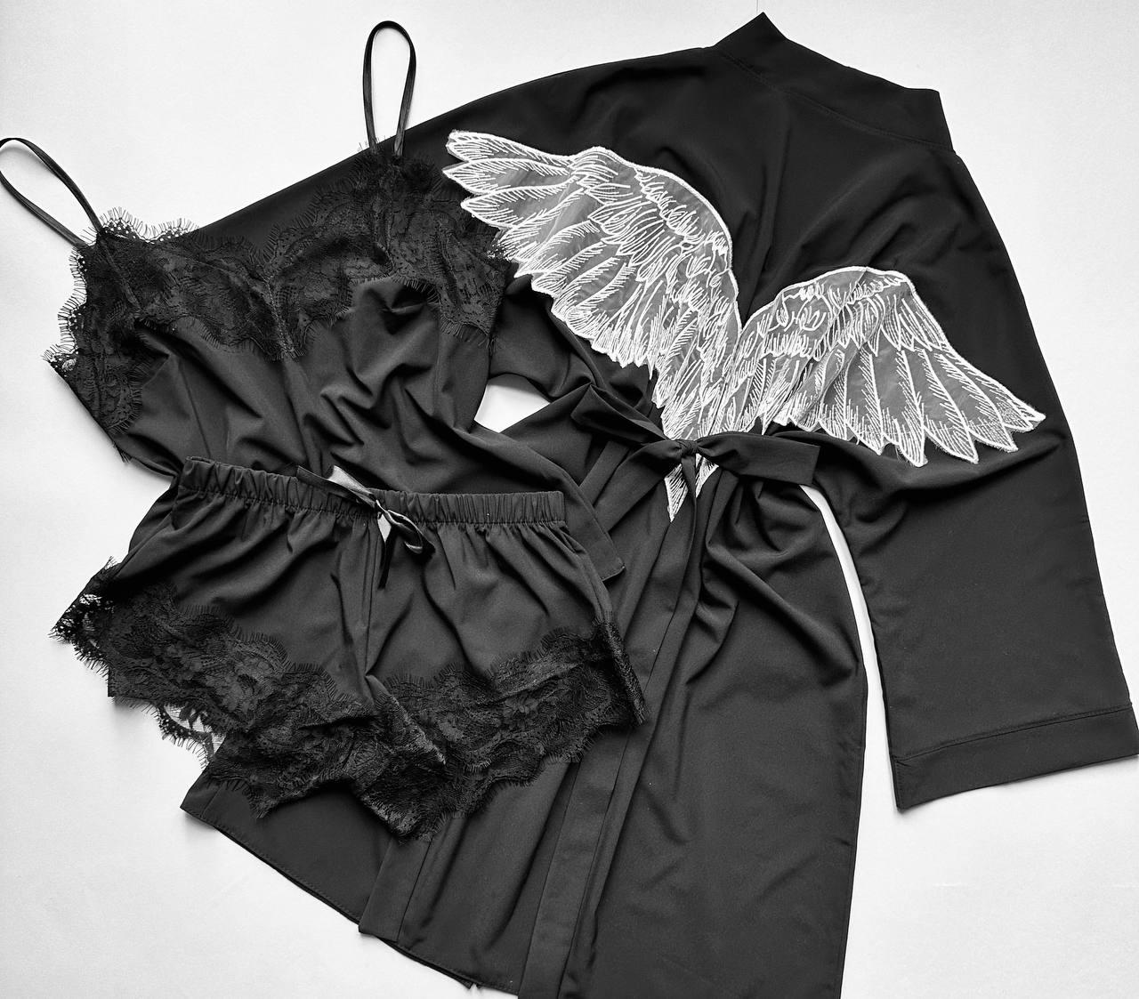 Халат и пижама с кружевом.