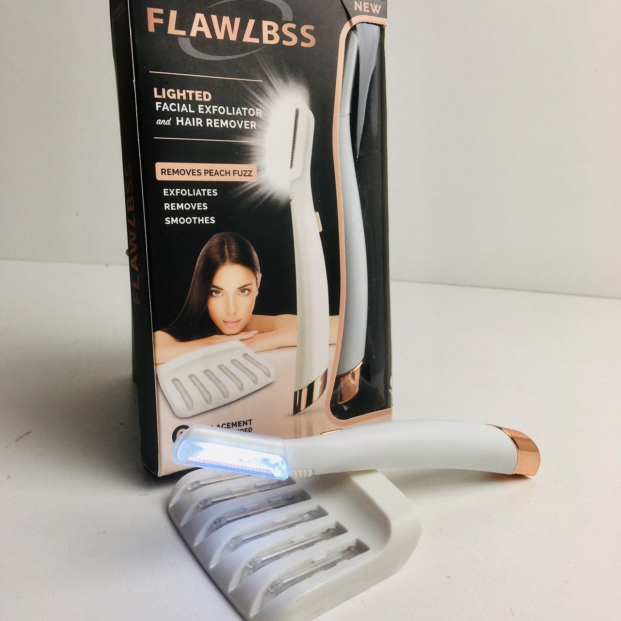 Жіночий тример для брів FLAWLBSS EL-1007/3550