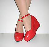 Червоні туфлі з ременцем на танкетці розмір 38, фото 7