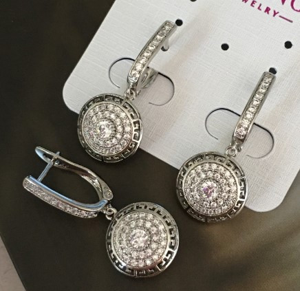 Сережки підвіски під бренд Версаче круглі з білого медичного золота з фіанітами, фото 1