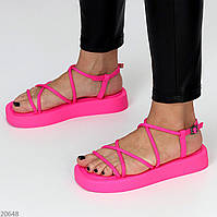 Яркие розовые модные женские босоножки плетенка низкий ход цвет малиновый неон (обувь женская)