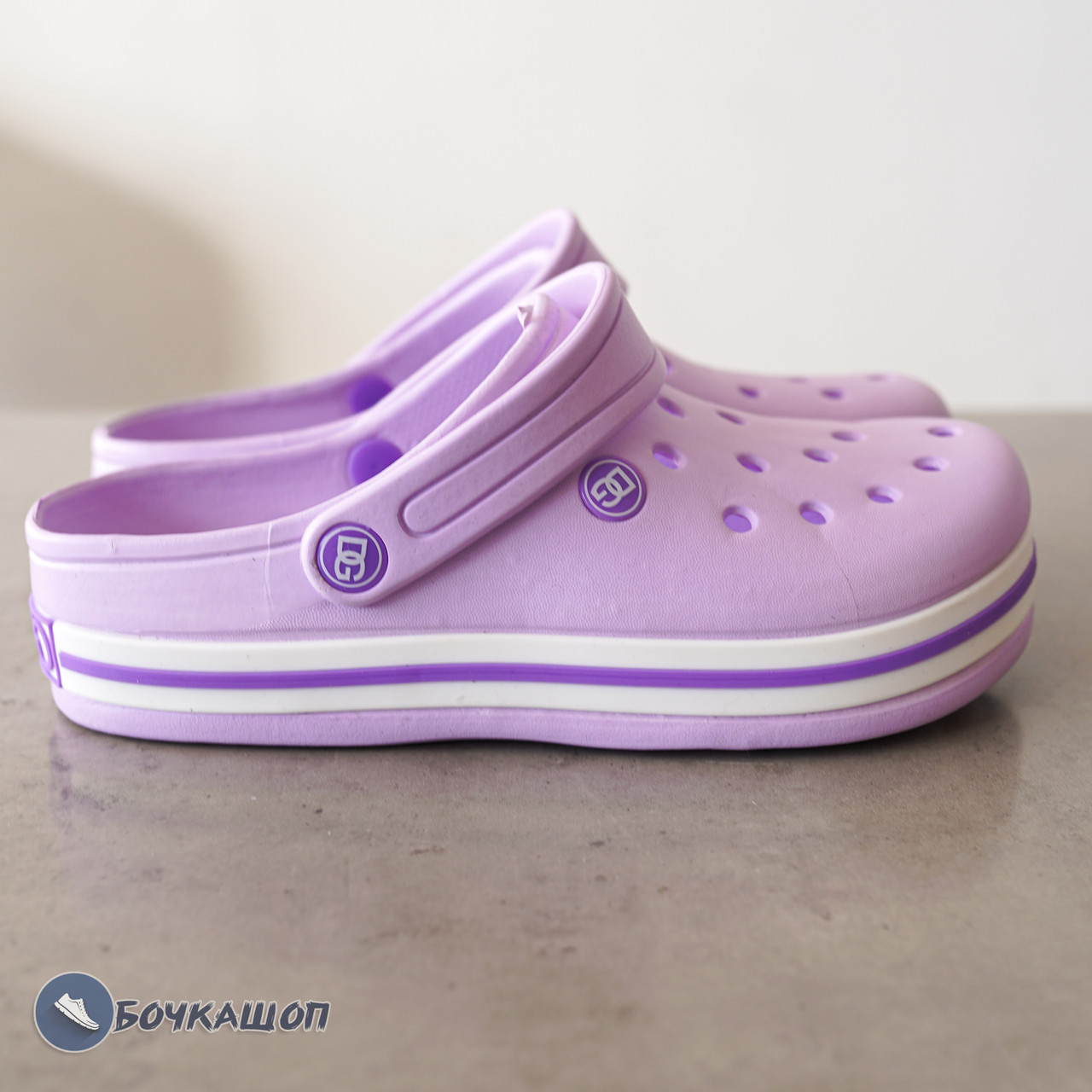 Жіночі крокси лавандового кольору