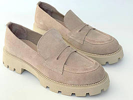 Бежеві замшеві туфлі лофери пудрові мокасини жіноче взуття великих розмірів Cosmo Shoes lOfEr Beige Vel BS