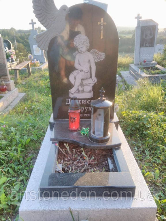 Дитячі гранітні пам'ятники. Дитячий пам'ятник з голубом, фото 1