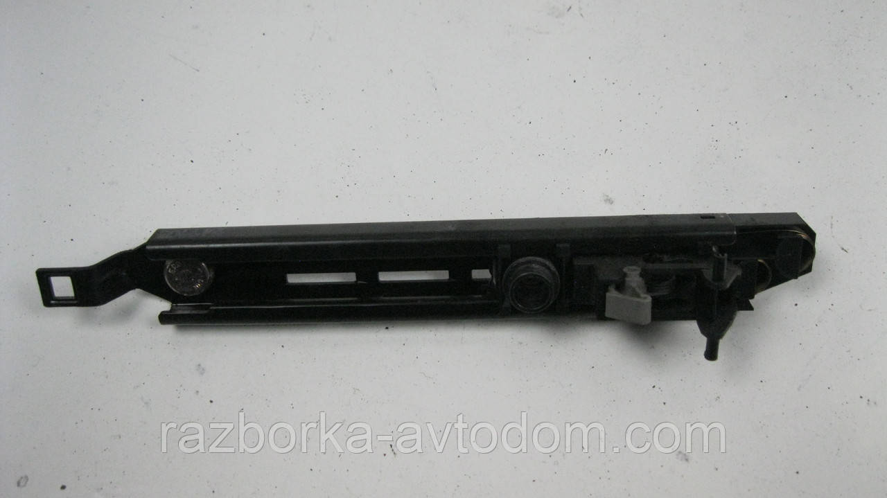 Регулятор висоти переднього ременя безпеки Opel Corsa C (2000-2012), Meriva A (2003-2010) OE:13104076