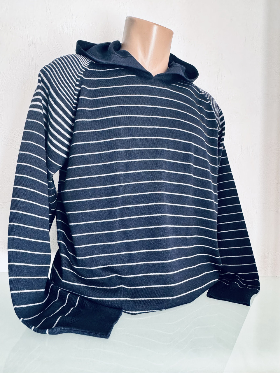 Свитер кофта мужская с капюшоном черная в светлую горизонтальную полоску шерсть мериноса - фото 4 - id-p175915330