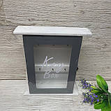 Ключниця key box дерев’яна настінна з дверцятами сіро-біла, фото 2