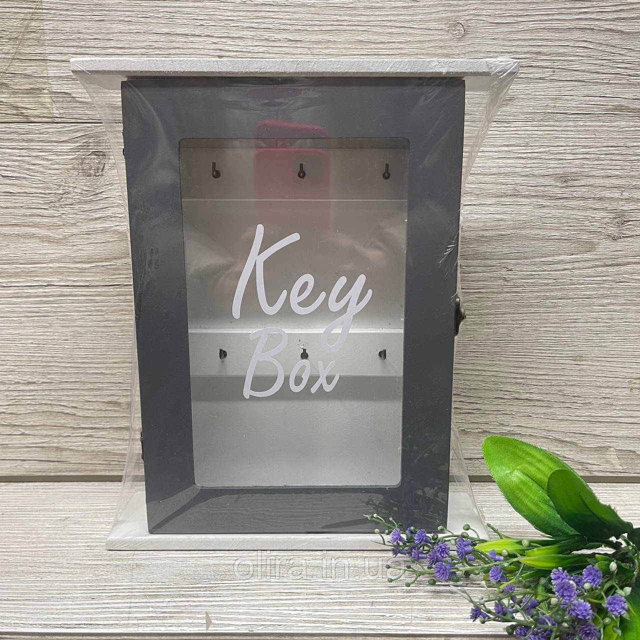 Ключниця key box дерев’яна настінна з дверцятами сіро-біла, фото 1