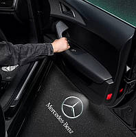 Светодиодная подсветка на двери автомобиля с логотипом Mercedes-benz