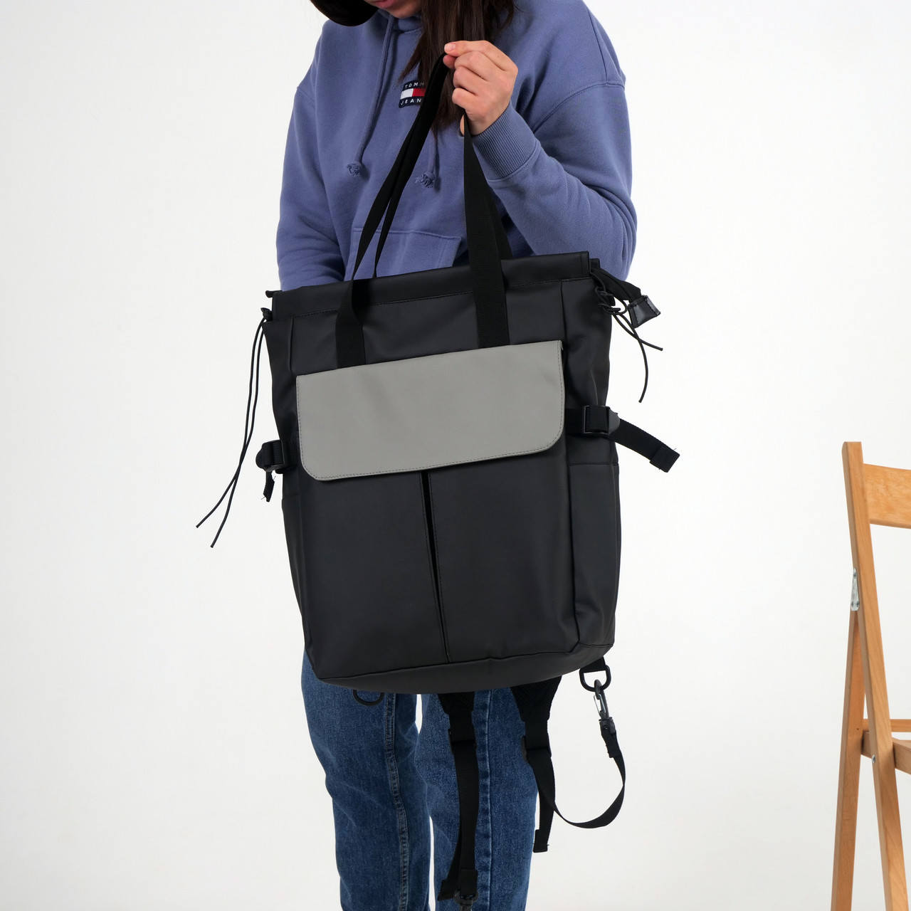 Жіночий шопер-рюкзак, крос-боді комбінований колір чорний/сірий клапан з екошкіри