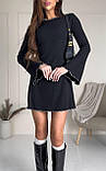 Стильне трикотажне сукня в рубчик чорна коротка жіноча сукня з довгими рукавами розширенними, фото 3