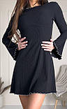 Стильне трикотажне сукня в рубчик чорна коротка жіноча сукня з довгими рукавами розширенними, фото 2