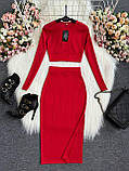 Стильний жіночий літній костюм топ зі спідницею олівець міді з розрізом в рубчик розмір червоний ошатний жіночий костюм, фото 5