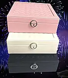 πΠ§Π°ΡΡΠ²Π½Π° ΡΠΊΠ°ΡΡΠ»ΠΊΠ° Π΄Π»Ρ ΠΏΡΠΈΠΊΡΠ°Ρ Π· Π²Π΅Π»ΠΈΠΊΠΈΠΌ Π΄Π·Π΅ΡΠΊΠ°Π»ΠΎΠΌ ΡΠ° ΡΠΎΠ·ΠΊΡΡΠ½ΠΈΠΌΠΈ Π²ΠΈΡΡΠ²Π½ΠΈΠΌΠΈ Π²ΡΠ΄Π΄ΡΠ»Π΅Π½Π½ΡΠΌΠΈ, ΡΠΎΡΠΎ 10