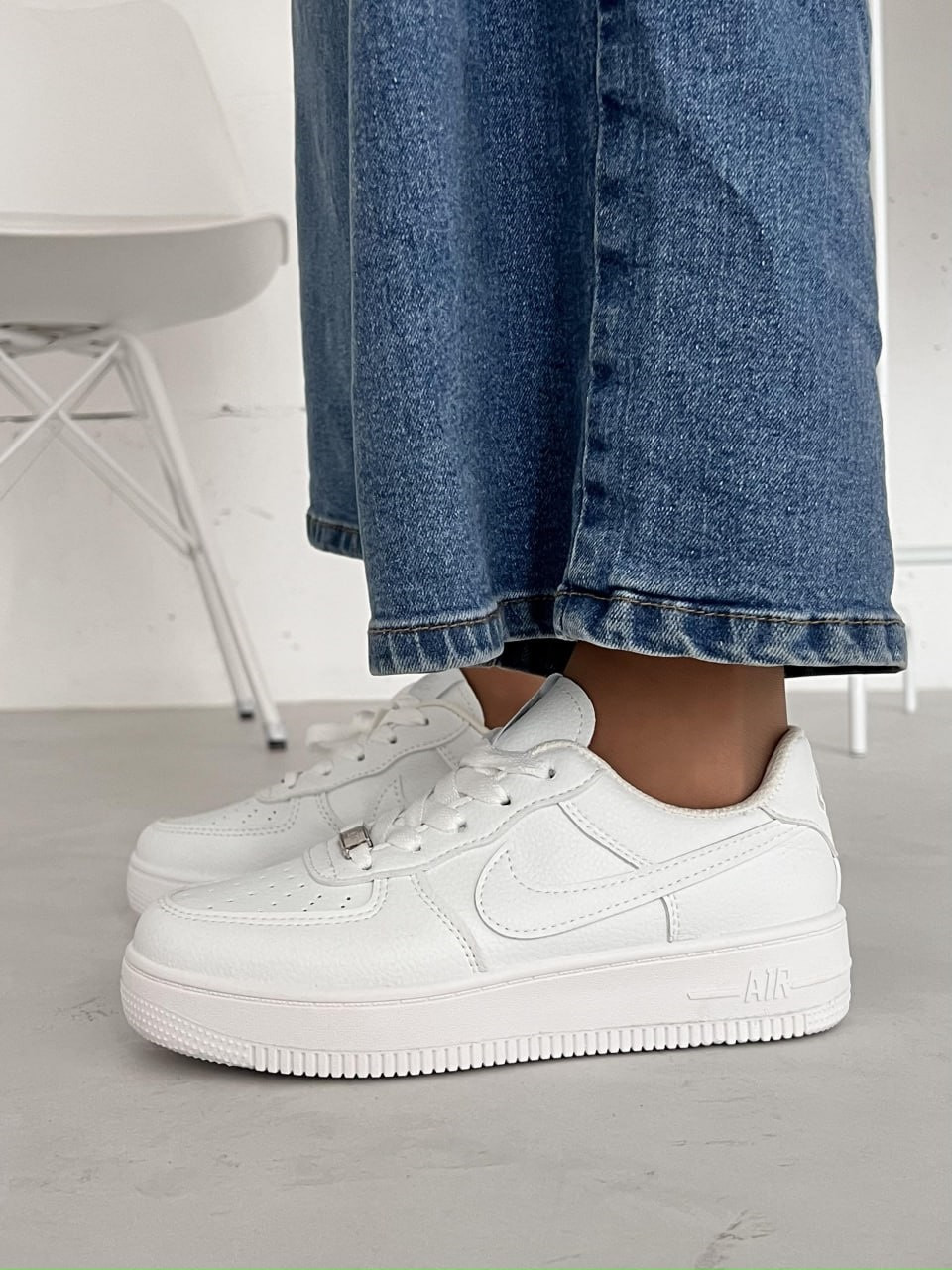 Кросівки у сти лі Nike Air Force білі