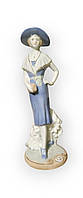 Статуетка Девушка с сумочкой (фарфор), 0350