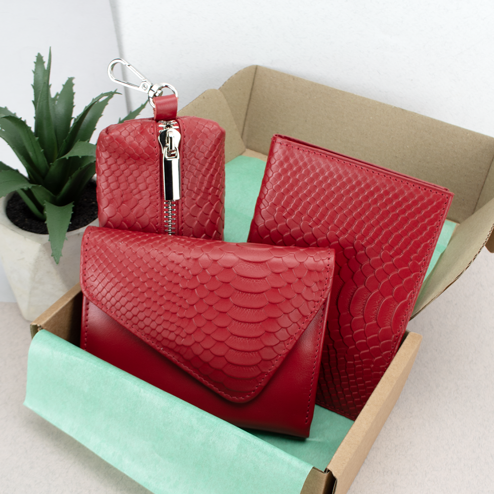 Подарунковий жіночий набір №89: гаманець Sabrina + обкладинка на паспорт + ключниця (червоний пітон)
