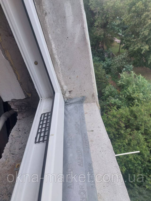Монтаж пластикового вікна у Києві фото Вікна Маркет
