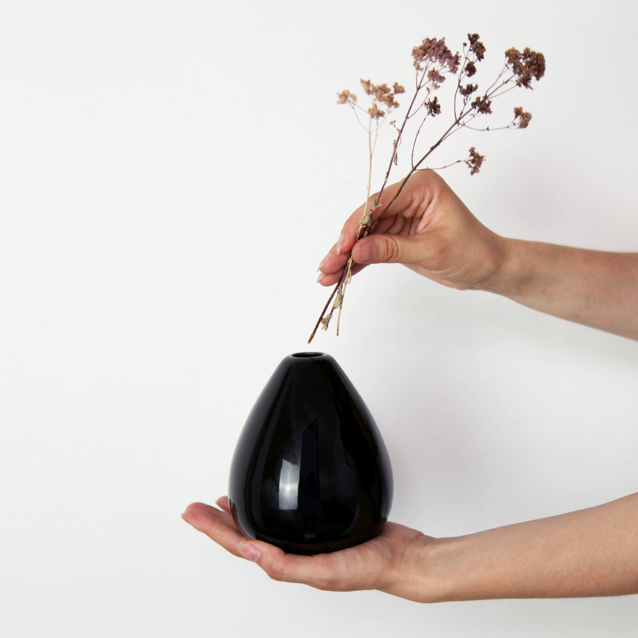 Ваза керамічна маленька для квітів PEORE Чорна 12 см, фото 1