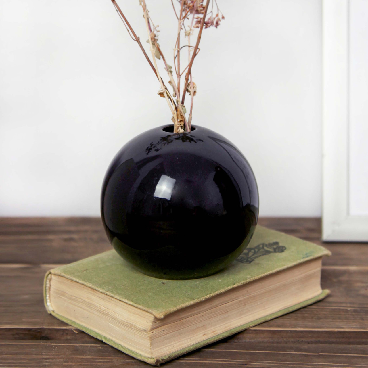 Ваза керамічна маленька для квітів SPHERE Чорна 8 см, фото 1