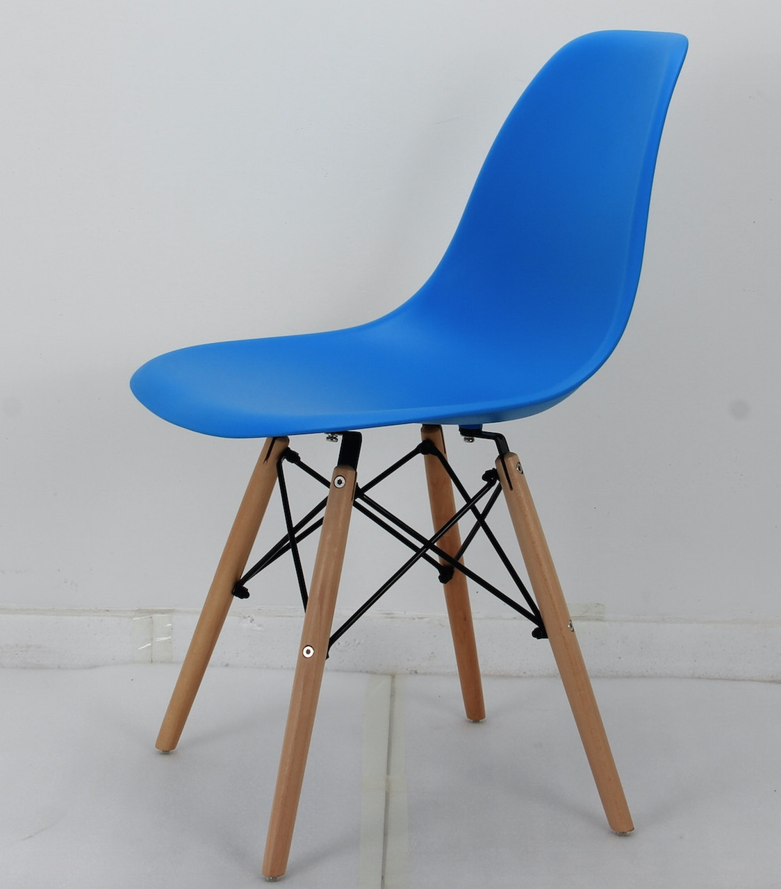 Стілець пластиковий на букових ніжках NIK NEW  Onder Mebli, синій 51