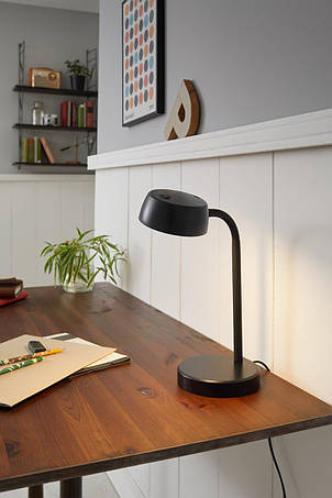 Настільна світлодіодна лампа пластикова чорна на 1 лампу 34х14 см, фото 2
