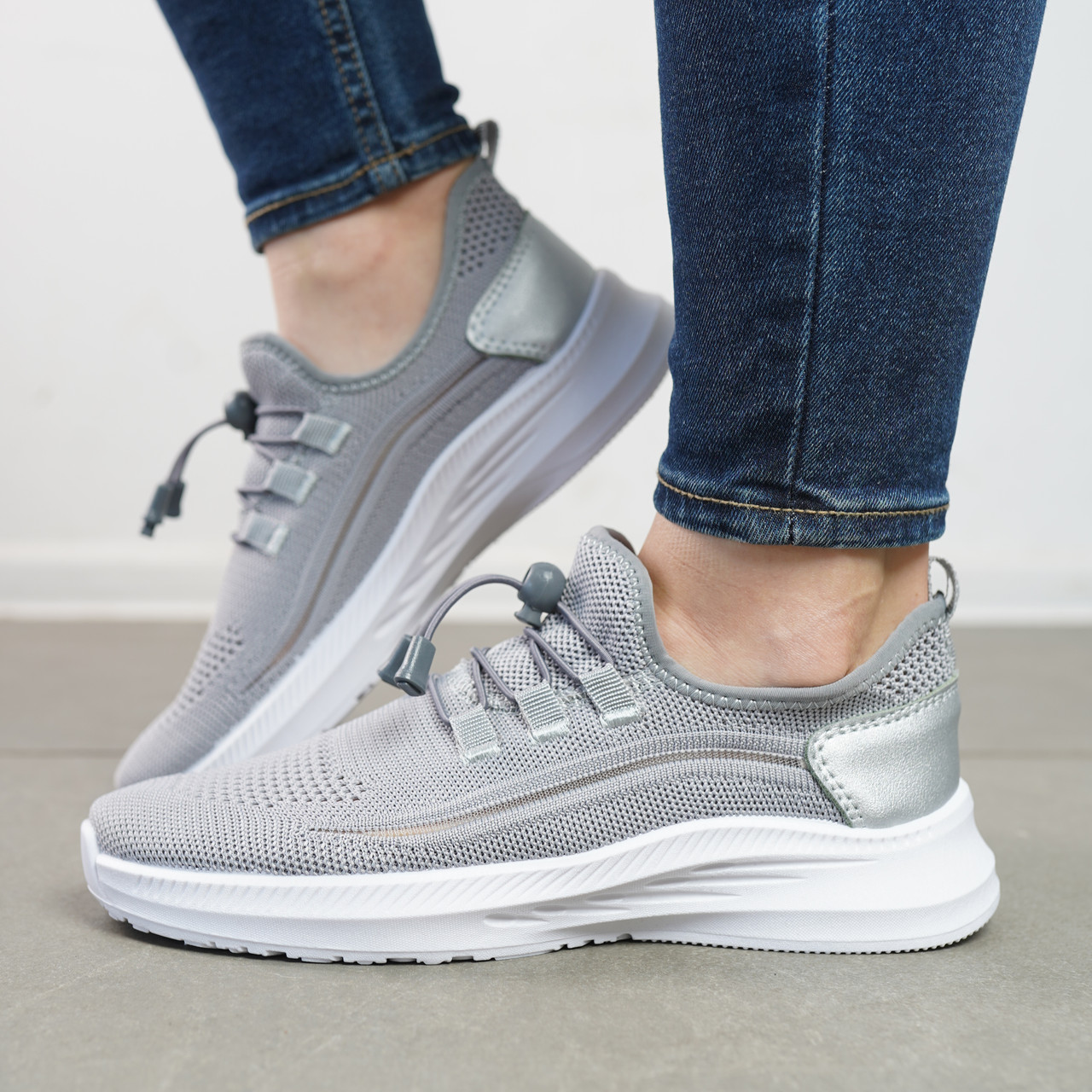 Сірі жіночі кросівки сітка на літо