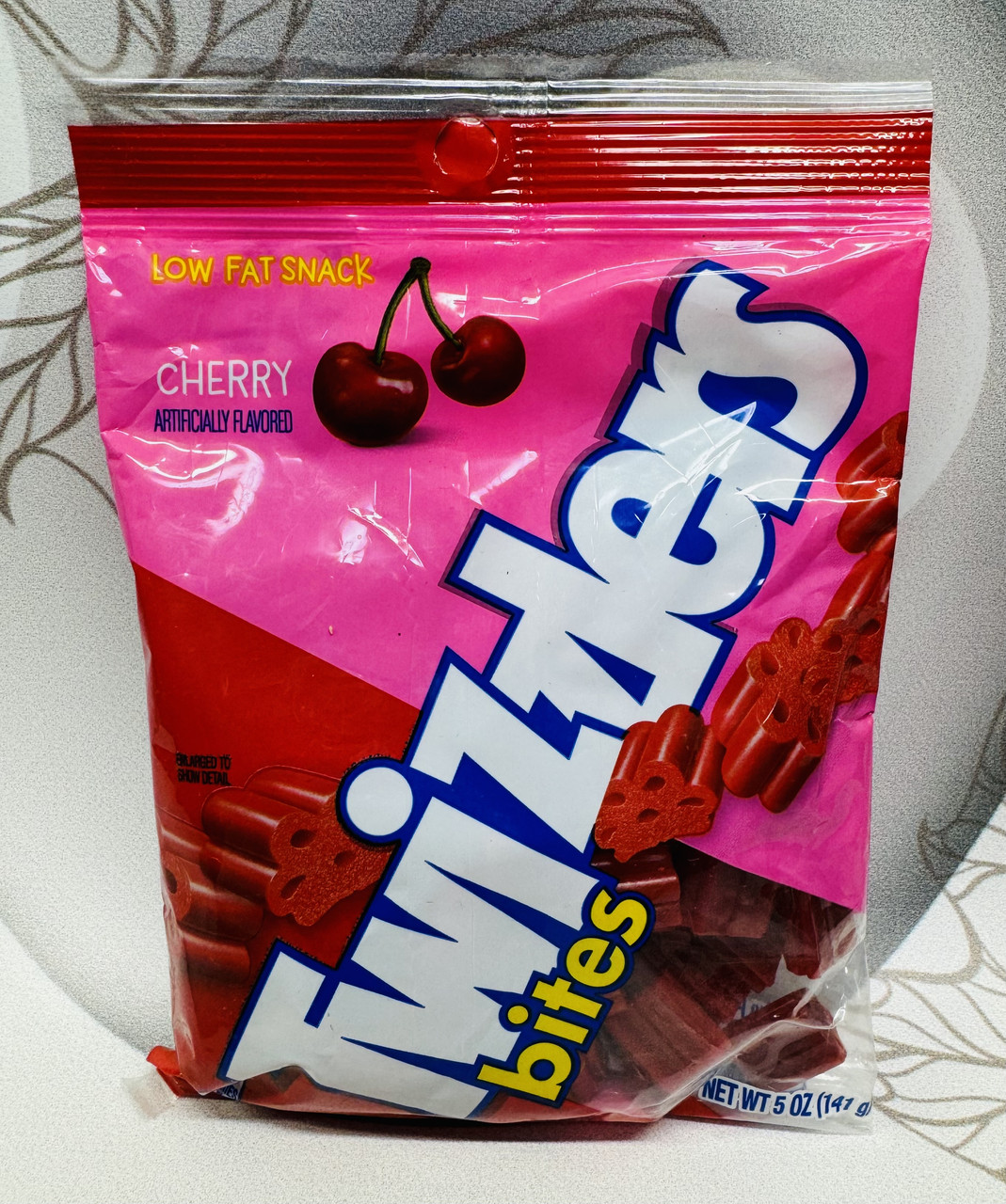 Желейні цукерки TWIZZLERS шматочками зі смаком вишні