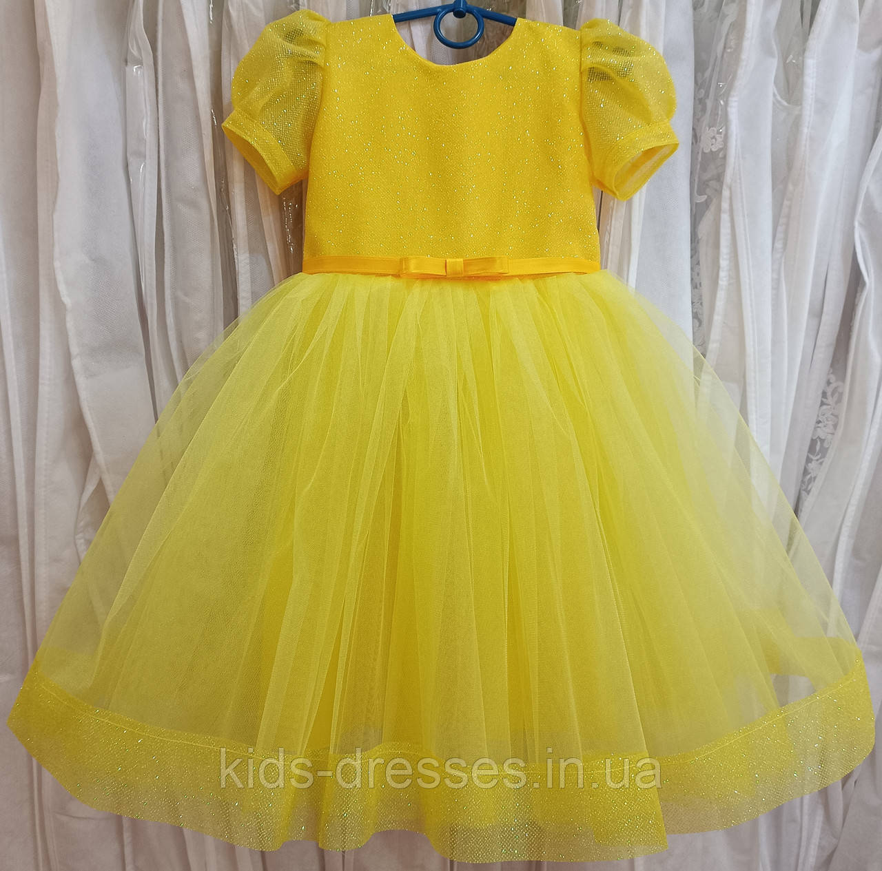 Блискуча жовта ошатна дитяча сукня з рукавчиком-ліхтариком на 3-5 років