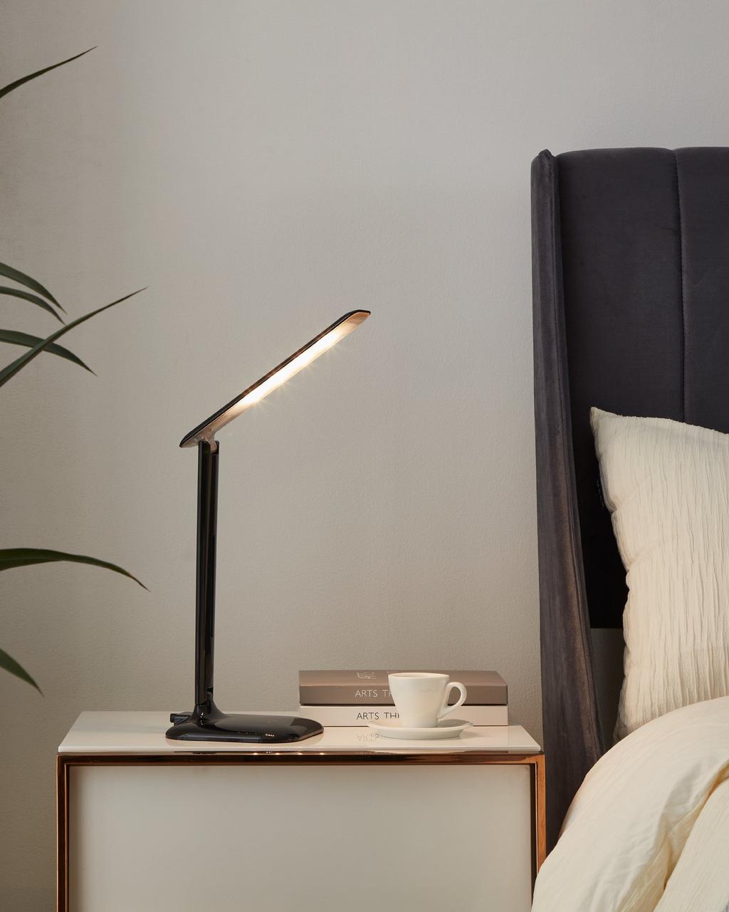 Настільна лампа пластикова чорна 3000-6500K 15х15х55 см