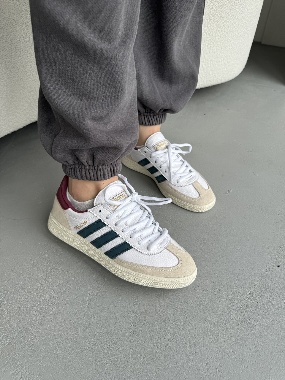 Adidas advantage white blue red hotsell