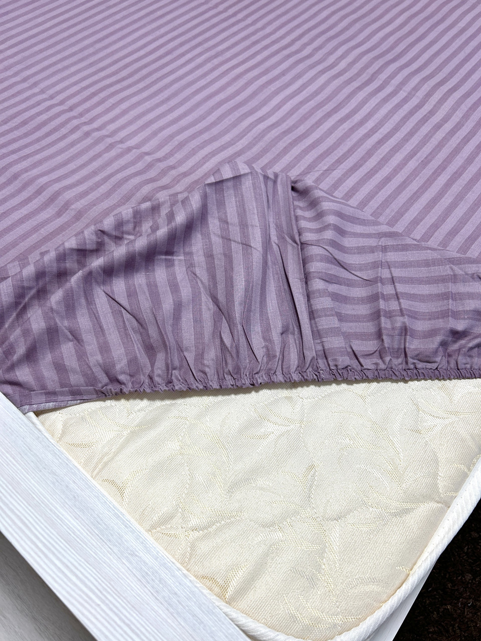 Простирадло на резинці двоспальне "Фіолетові полоски" | Бязь 160х200 см, фото 1