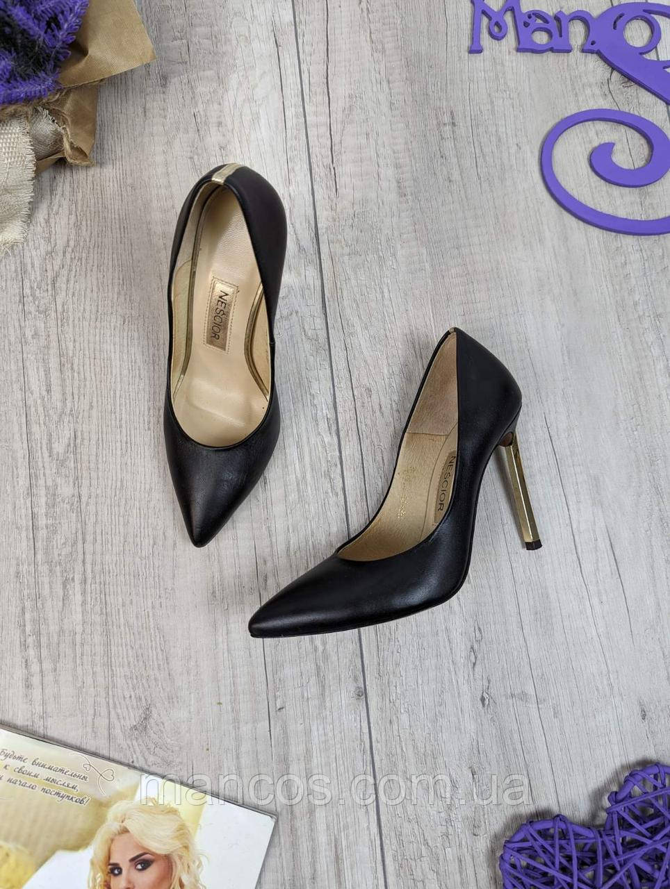 Жіночі шкіряні туфлі Nescior на шпильці чорні Розмір 36