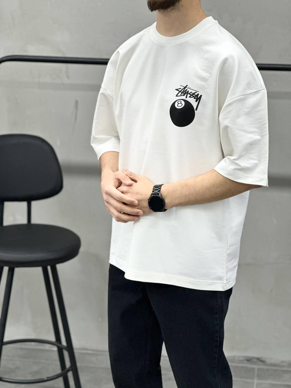 Чоловіча футболка оверсайз білого кольору, з принтом